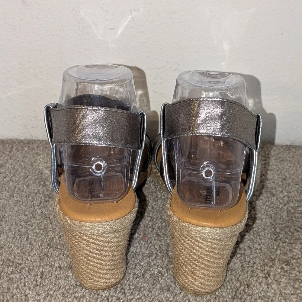 Andre Assous Metallic Pewter Elastic Espadrille Wedge Sandal Made in Spain 6 NEW